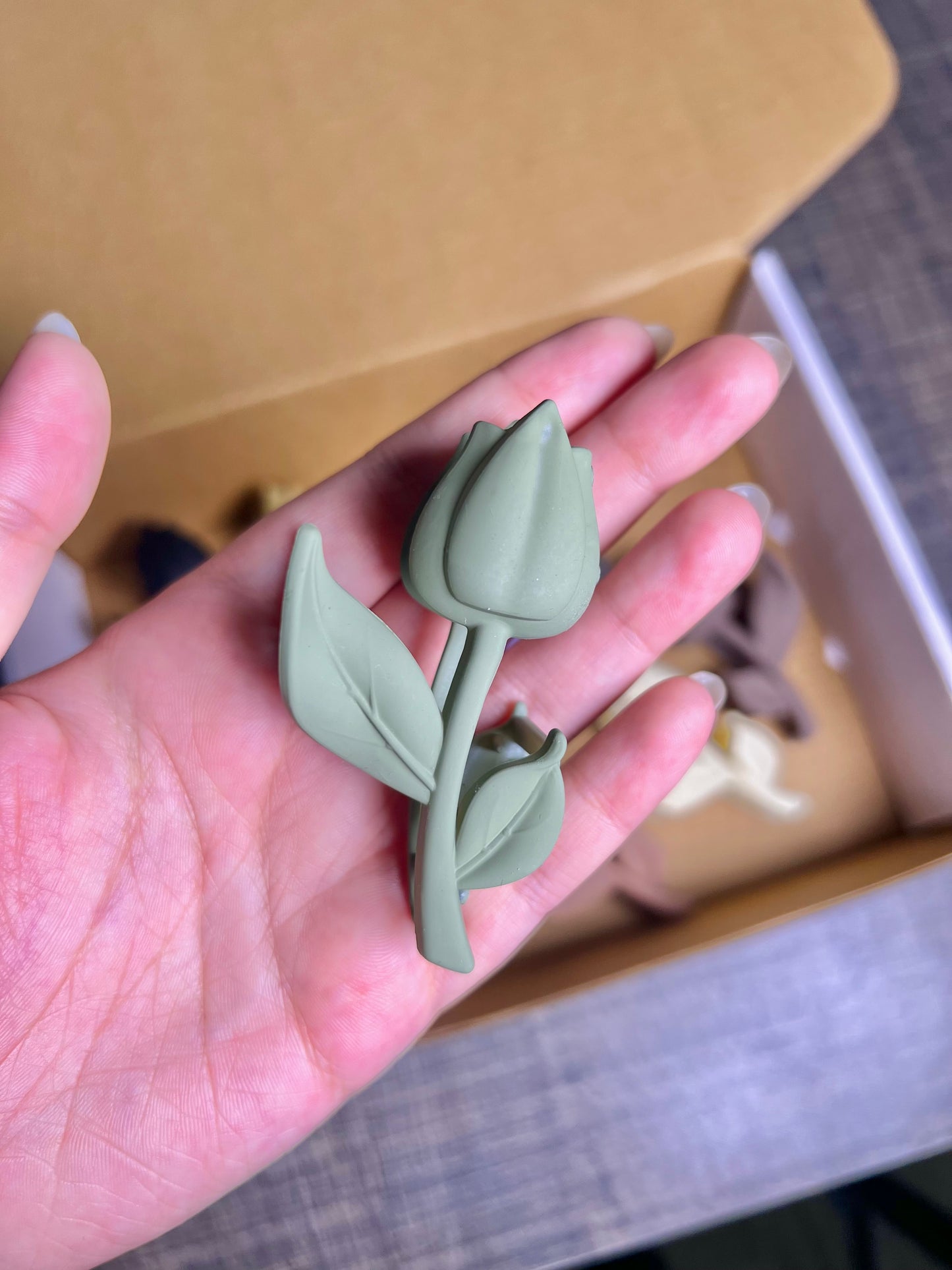 Tulip matte claw clip