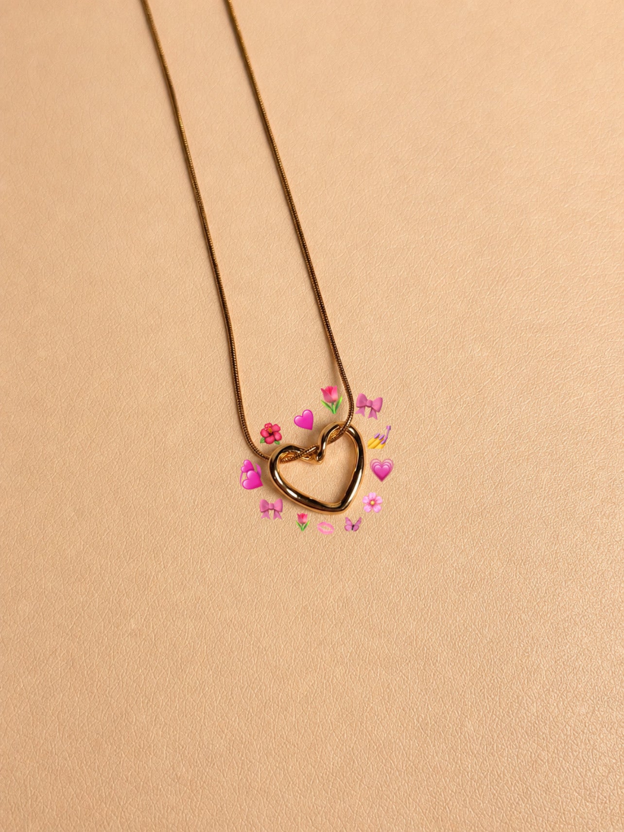 Aesthetic trending stainless steel heart golden pendant