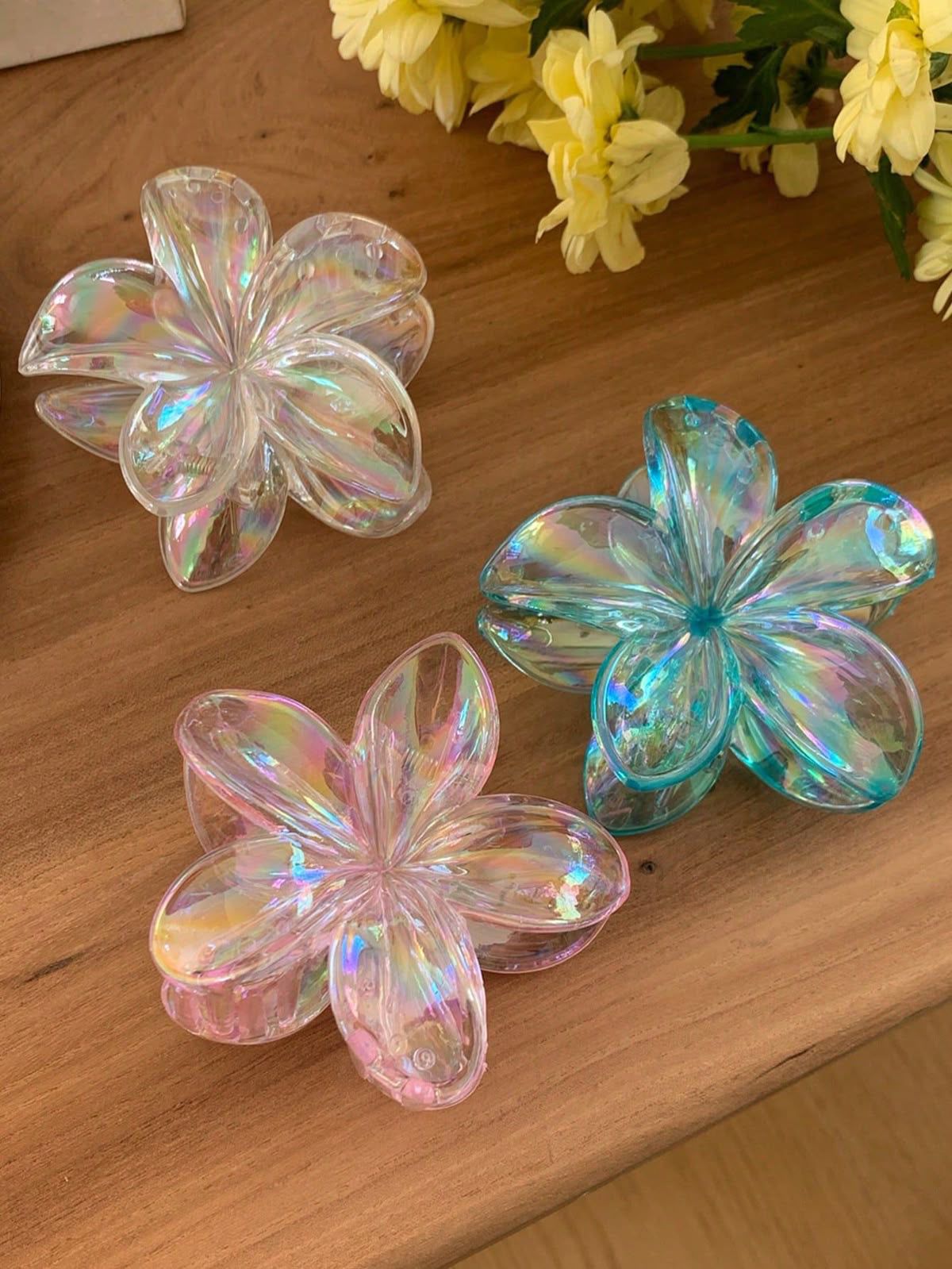 Clear flower claw clip