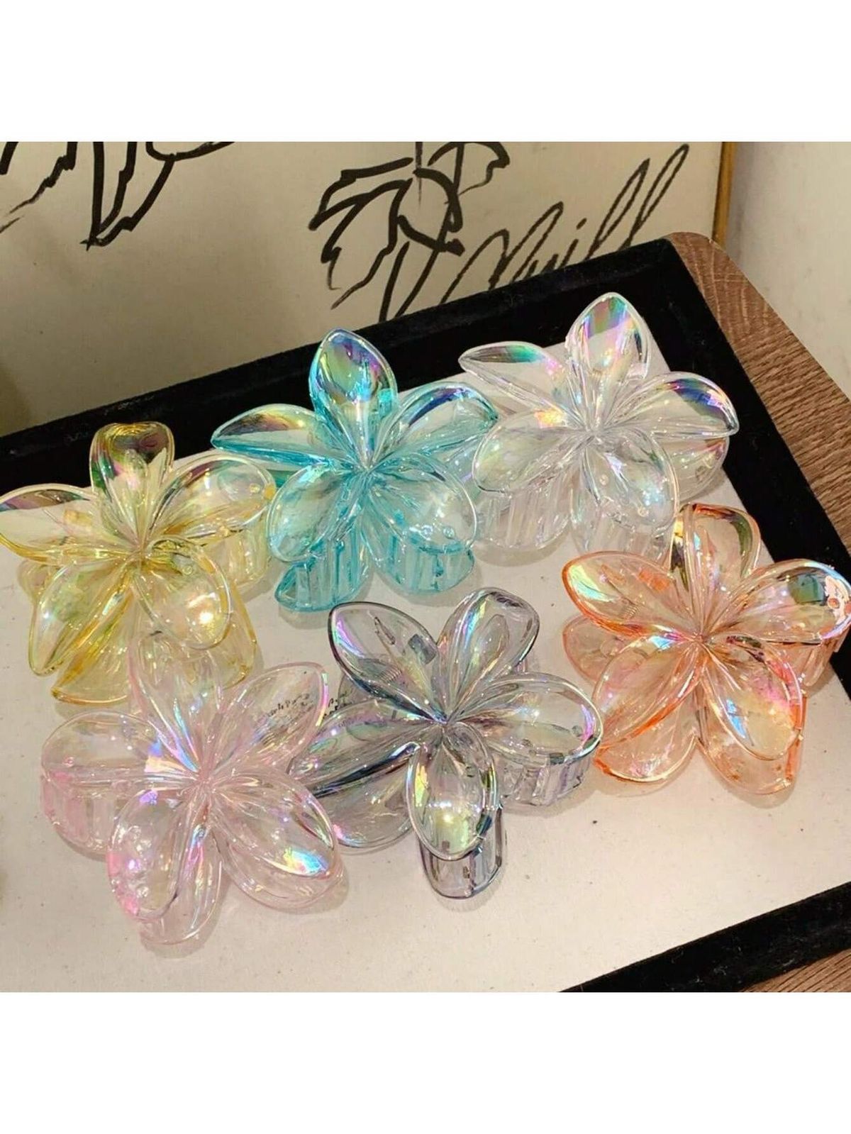 Clear flower claw clip
