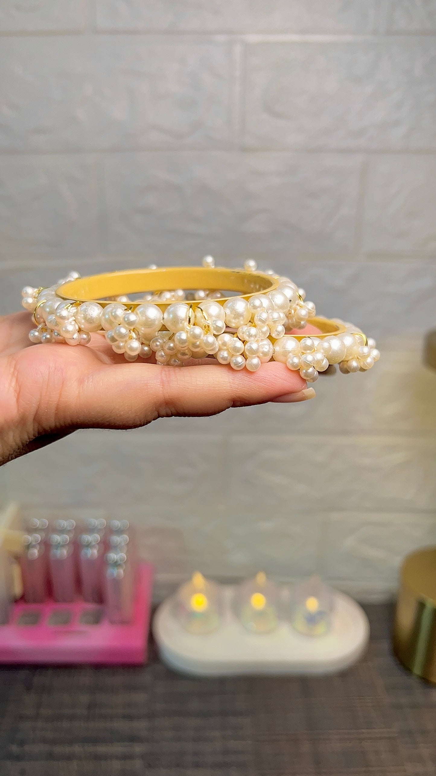 Pearls gajra karay (1 pair)