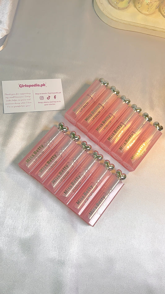 Cute lipbalm with strawberry scent💗✨