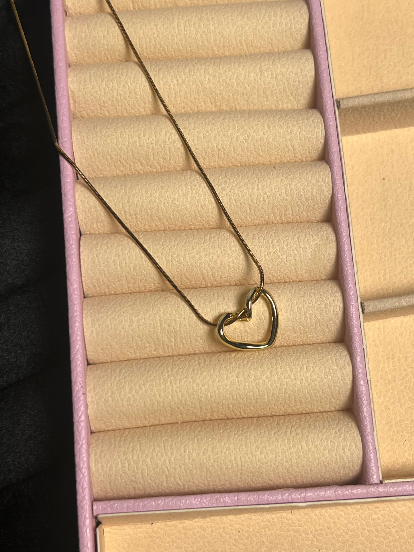 Aesthetic trending stainless steel heart golden pendant