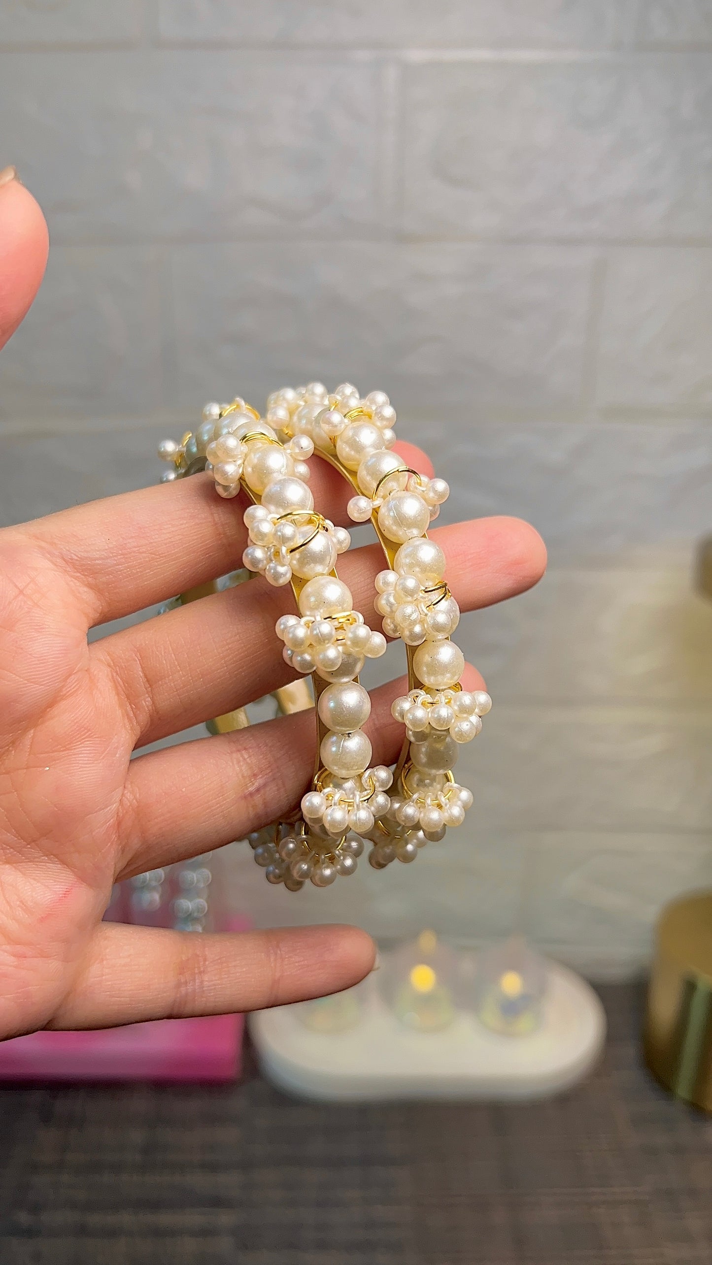 Pearls gajra karay (1 pair)