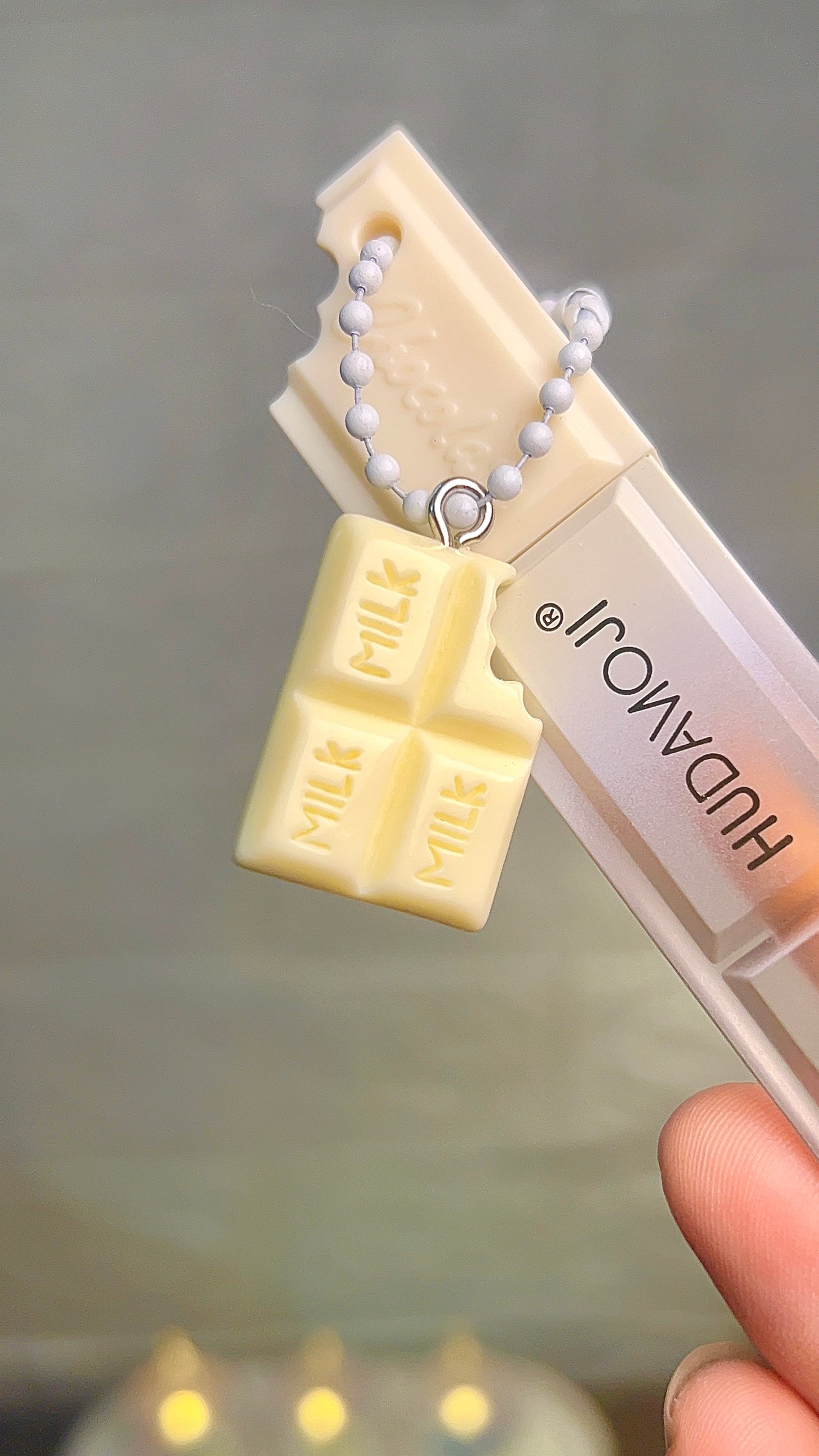 White Chocolate gloss with charm (2 shades)