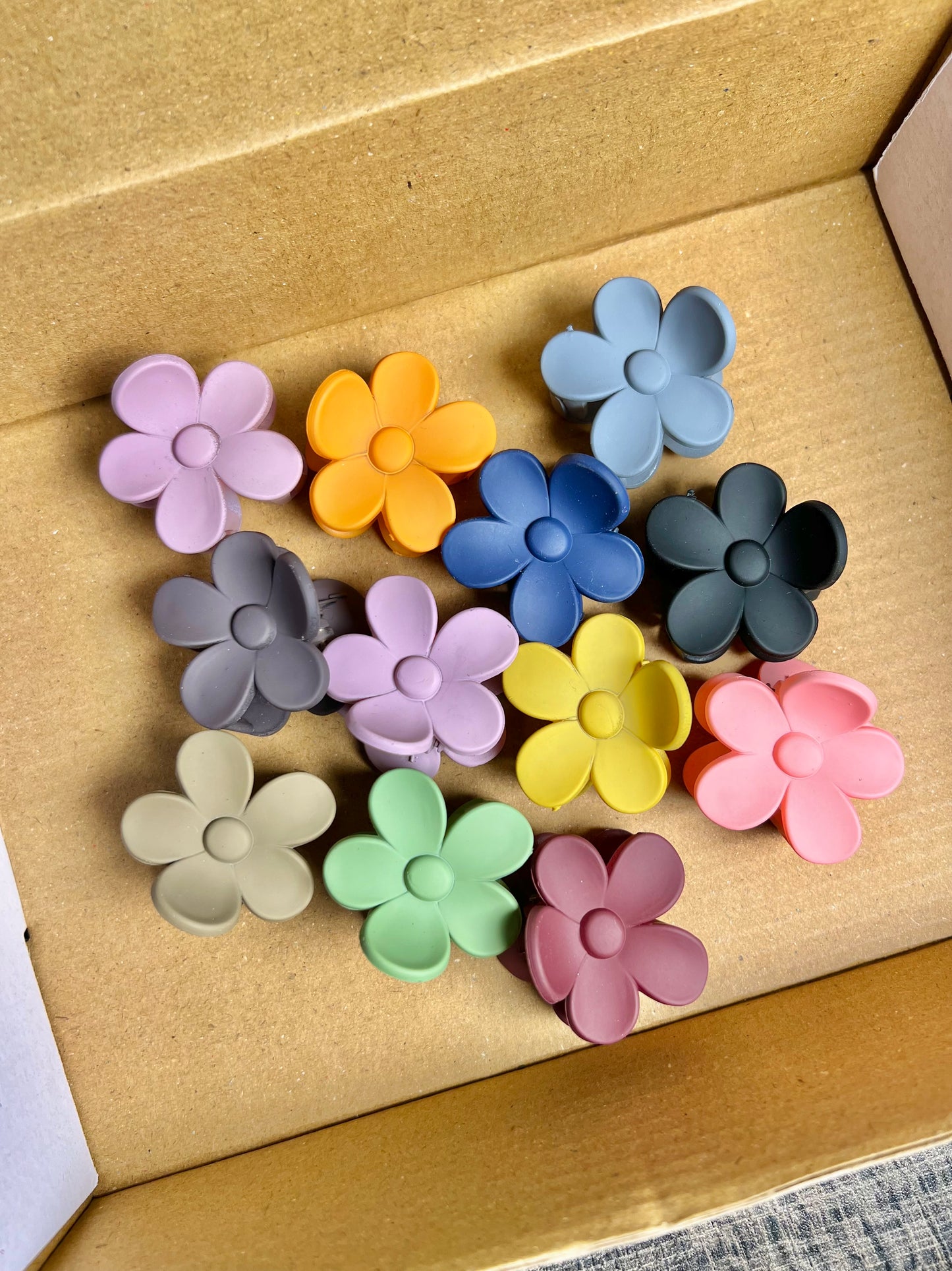 Small flower matte claw clip