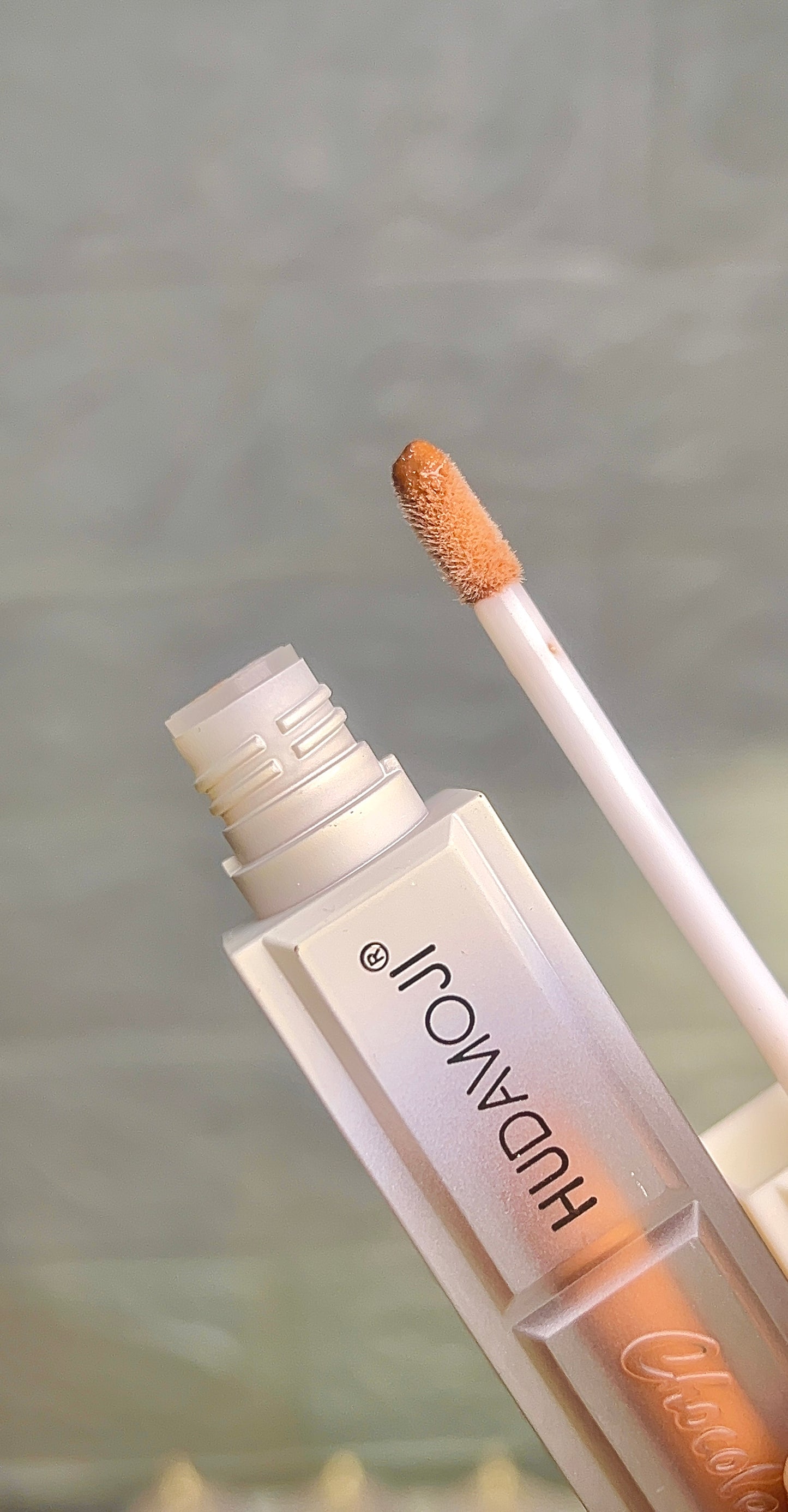 White Chocolate gloss with charm (2 shades)