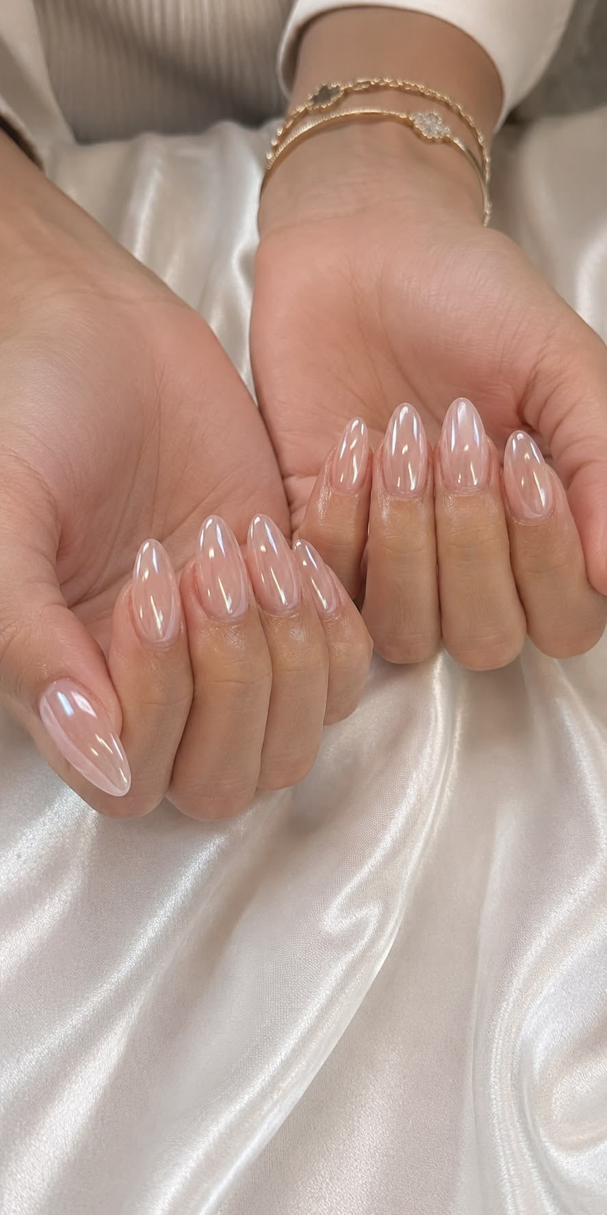 15pcs nude chrome short almond nail set Reusable Fake Nails with Free Nail Tabs Stickers | Glossy Artificial Full Cover Nail Set for Women & Girls