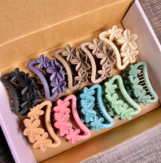 Matte flowers claw clip