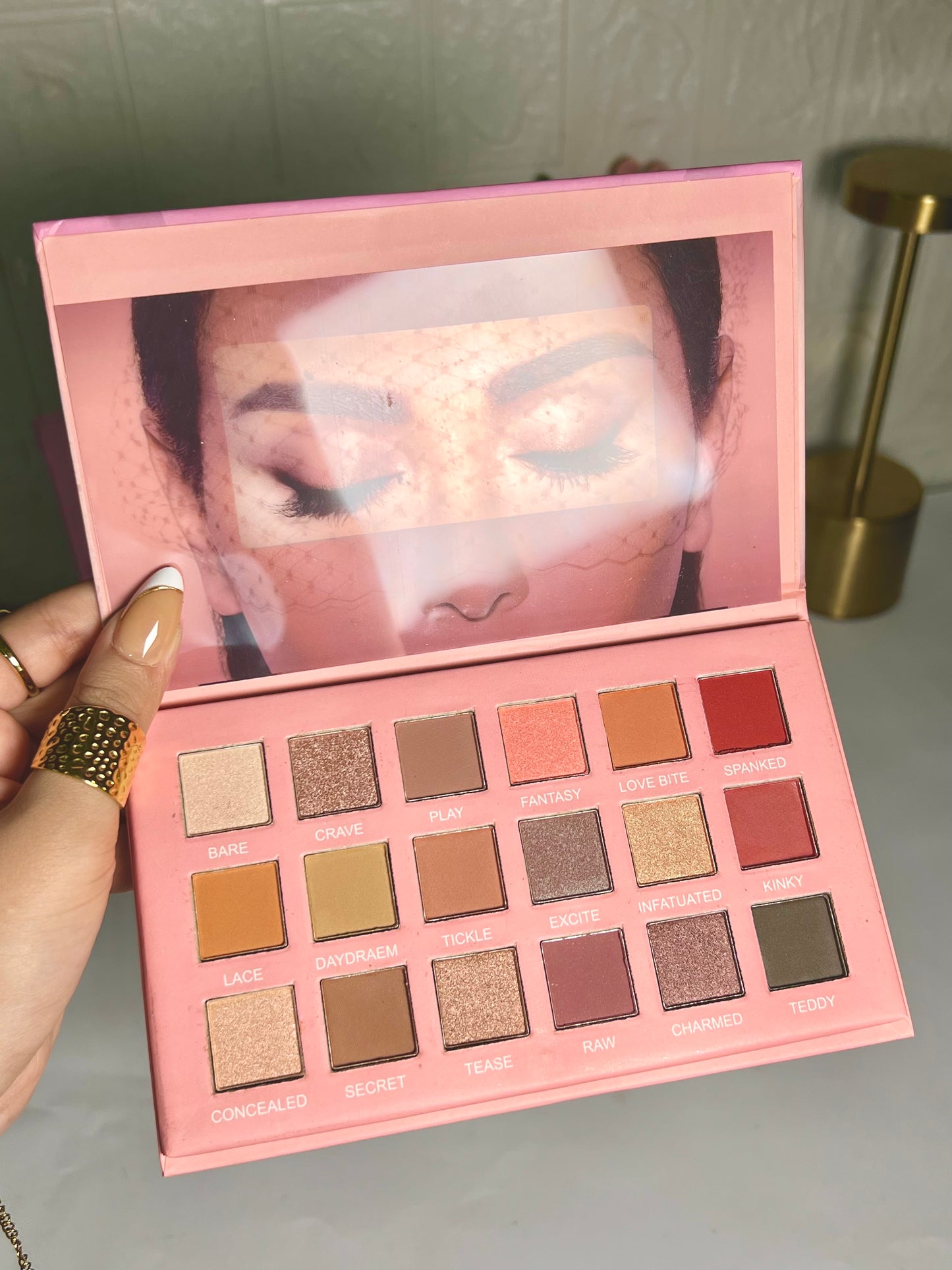 Nude eyeshadow palette