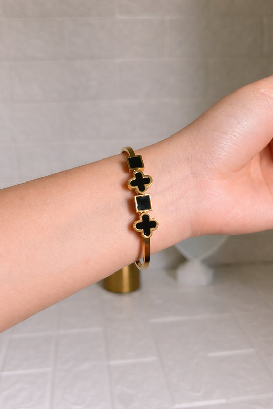 Stainless steel openable Cuff bracelet black clover