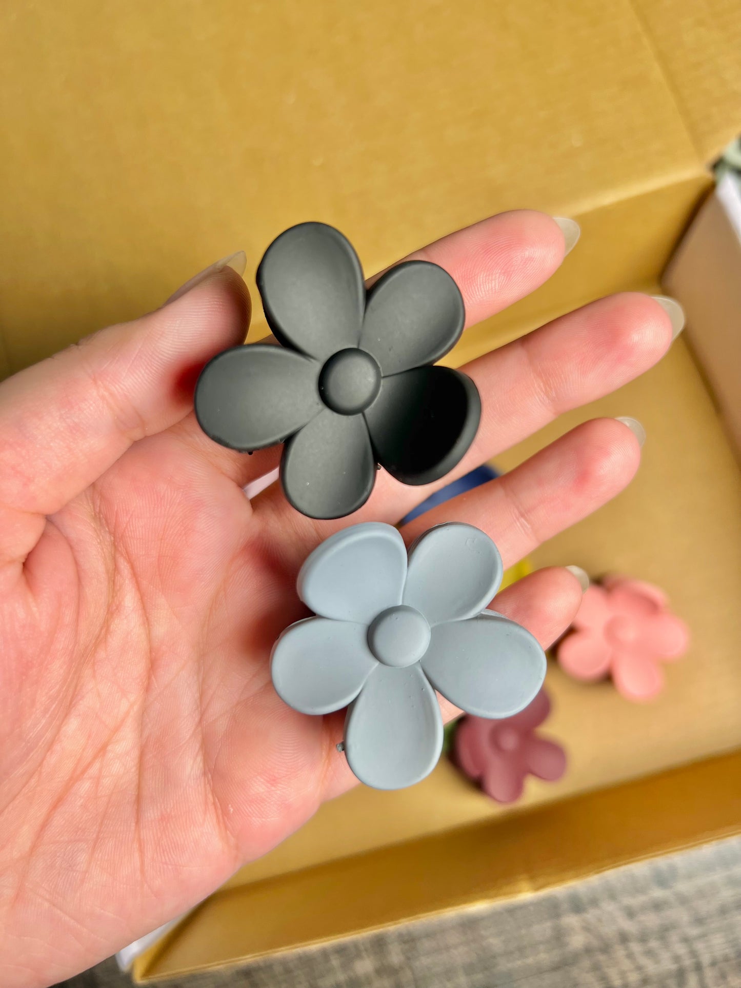 Small flower matte claw clip