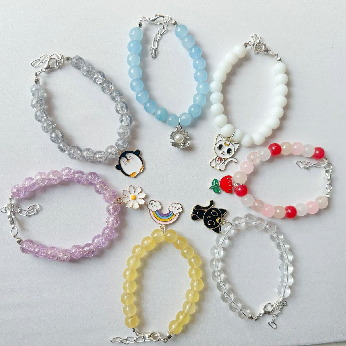 Random charm beaded bracelet (1pc)