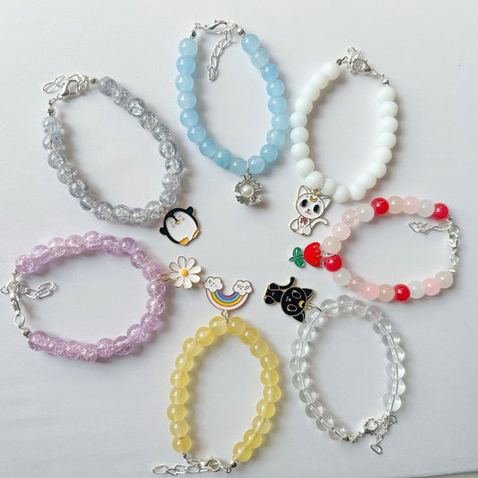 Random charm beaded bracelet (1pc)