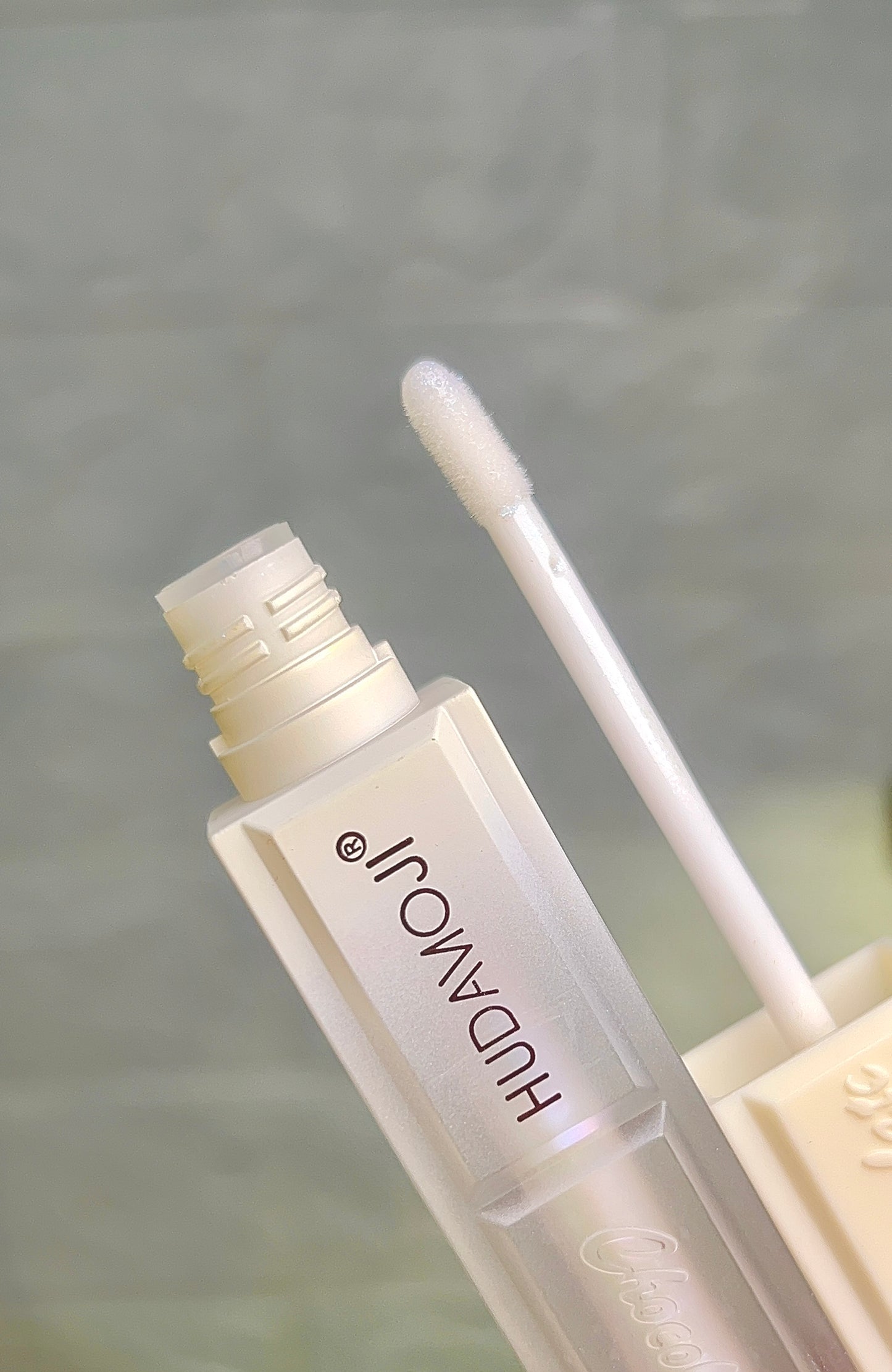 White Chocolate gloss with charm (2 shades)