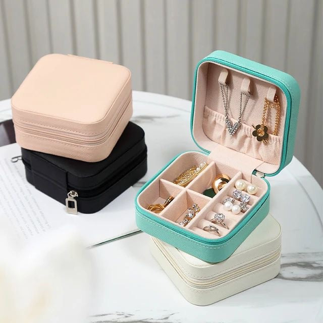 Jewelry organizer (random color)