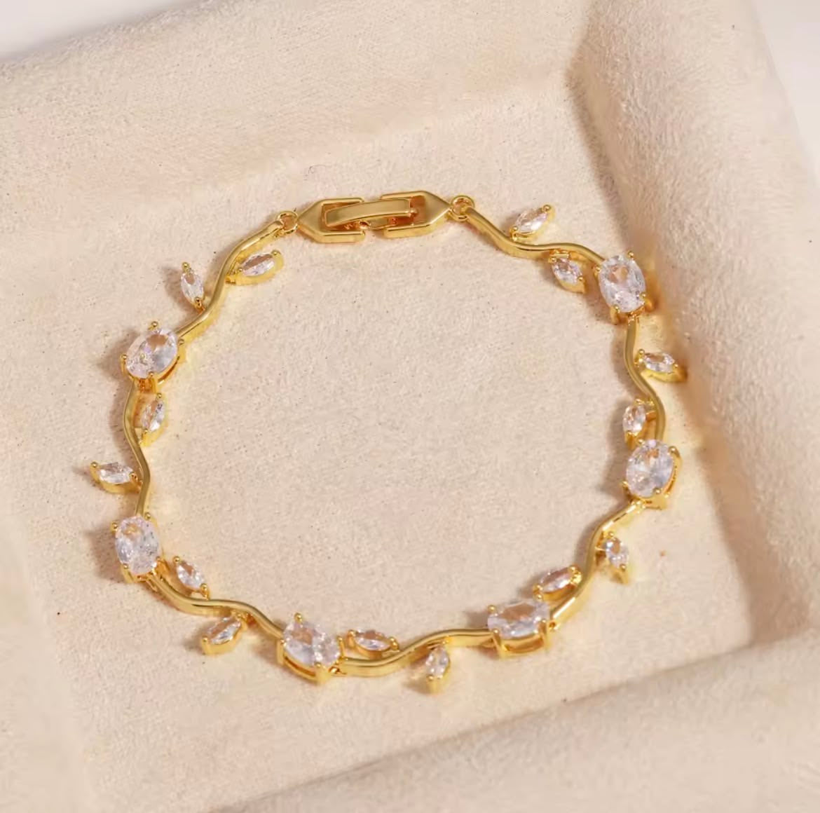 White tulip bracelet