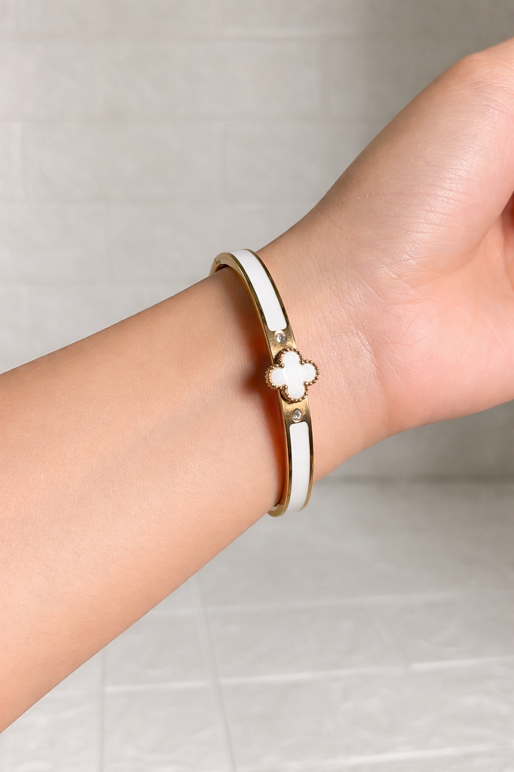White clover stainless steel bracelet