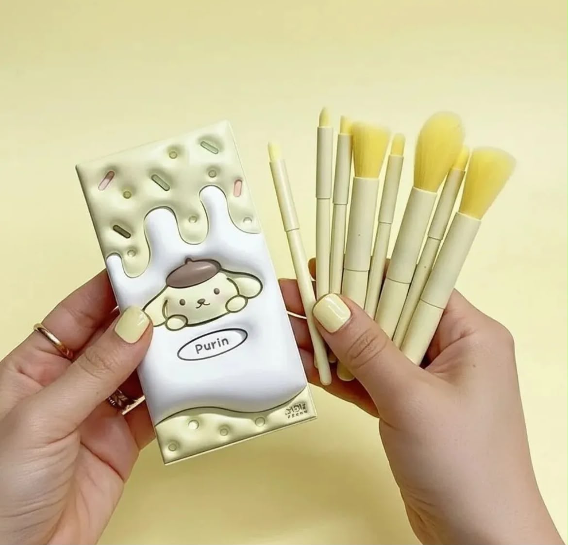 Cute makeup brushes set random color