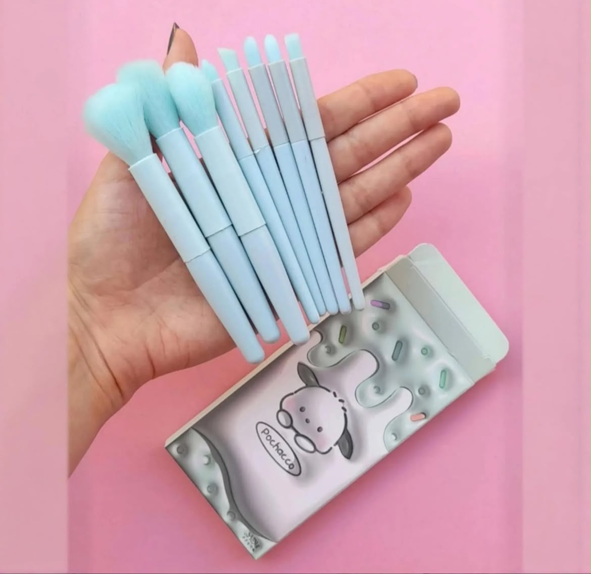 Cute makeup brushes set random color