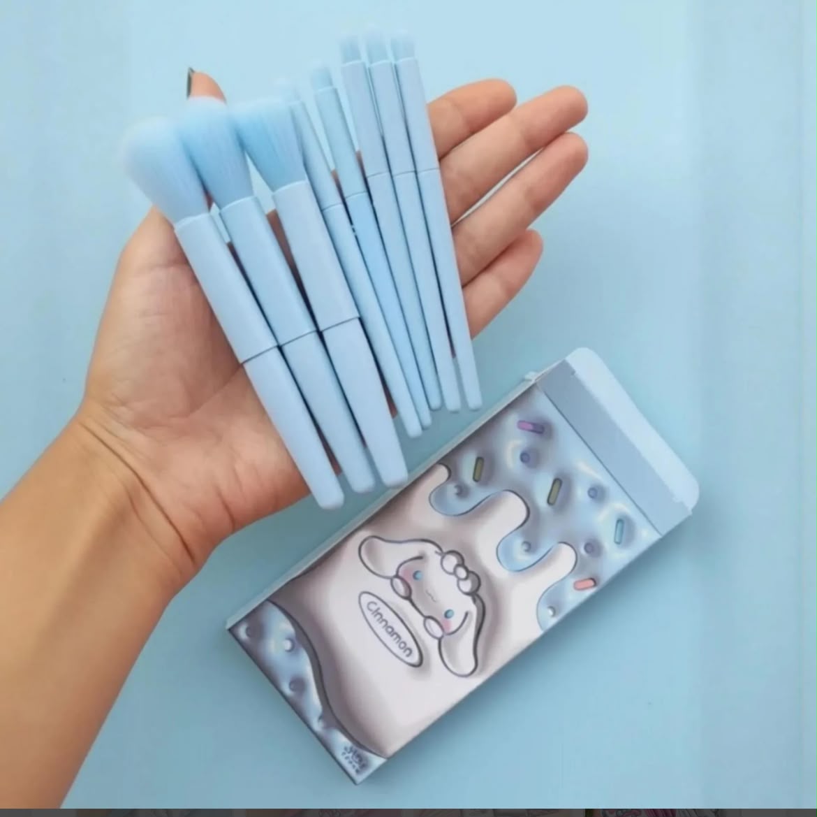 Cute makeup brushes set random color